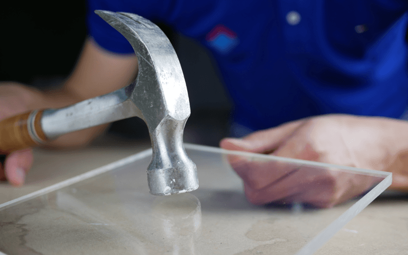 Wytrzymałość pleksi