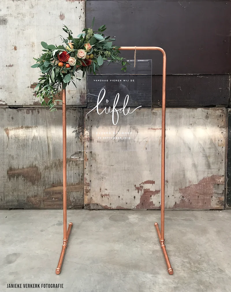Welkomstbord-bruiloft-koper-frame-helder-plexiglas
