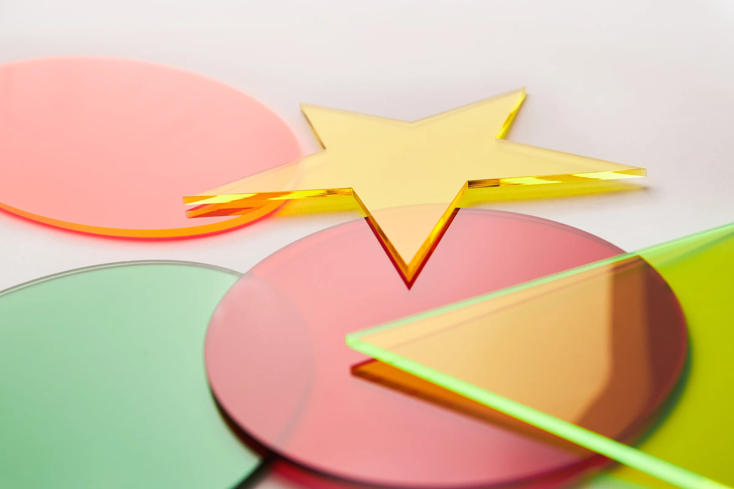 Różnica: szklarnia ze szkła czy z poliwęglanu?