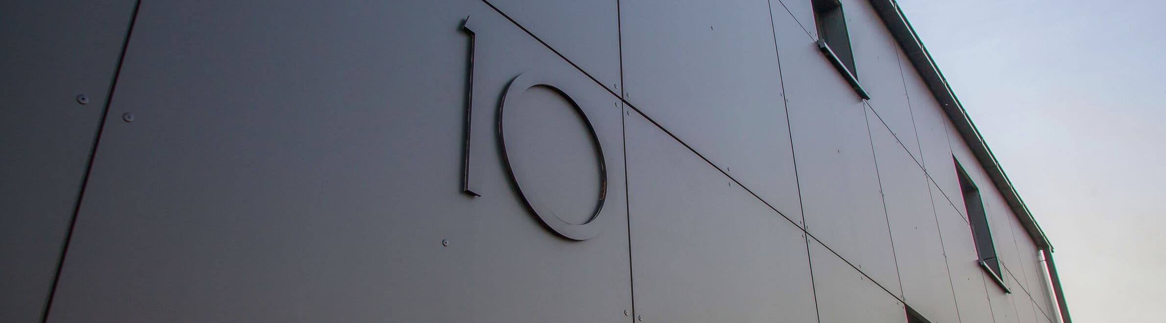 Płyty HPL wewnątrz pomieszczeń i na elewacjach budynków