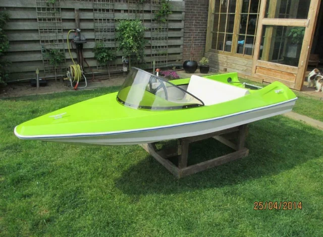 Ruit-voor-een-speedboot-van-polycarbonaat