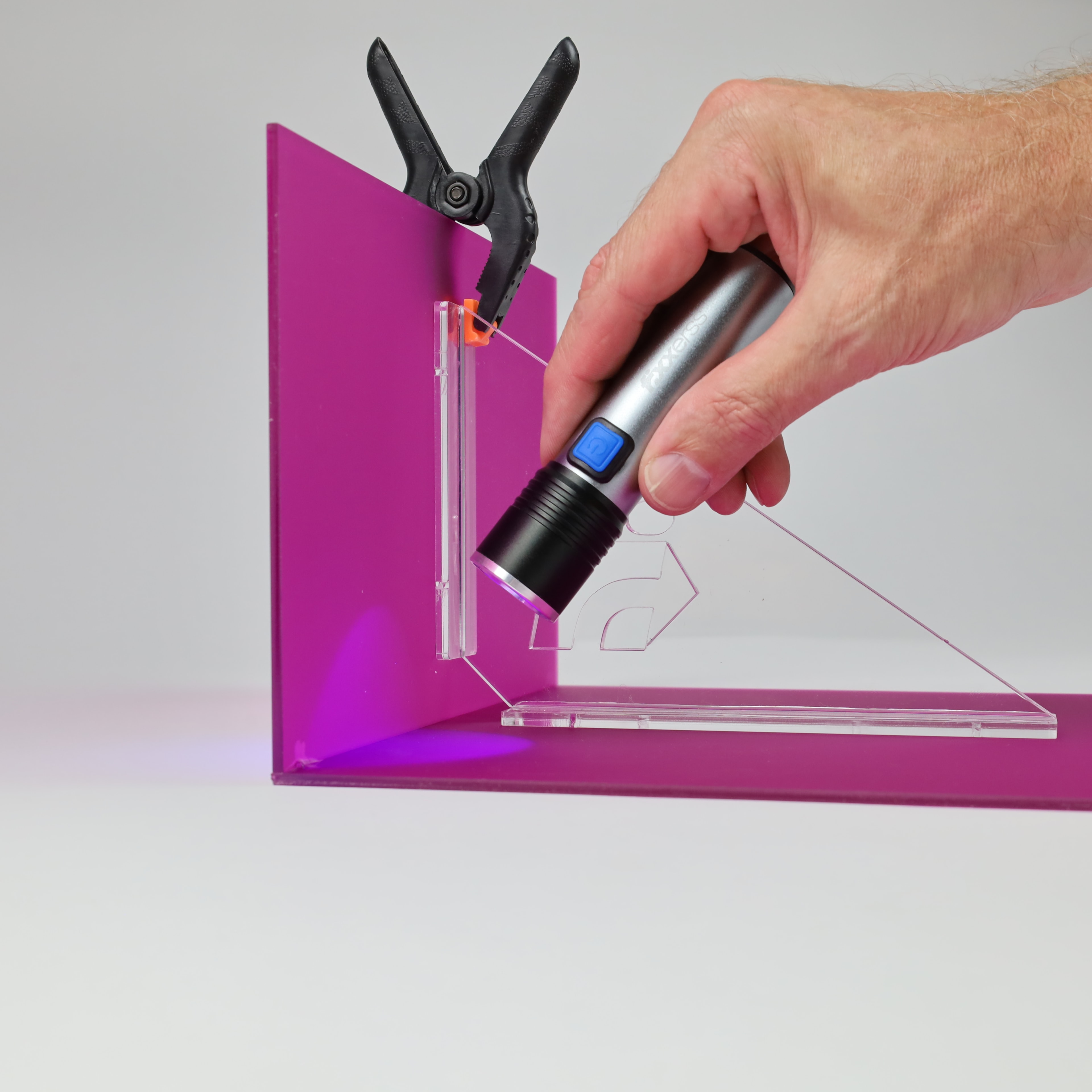 14_Fixxerss Plastic UV-Glue