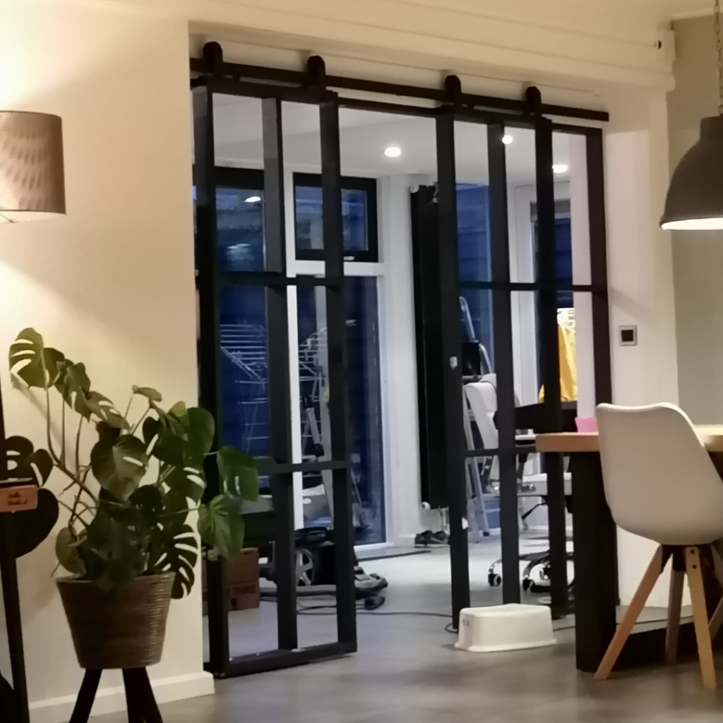 Ścianka działowa z plexi | Płytyplastikowe.pl